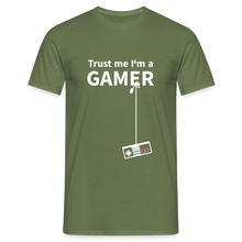 Carica l'immagine nel visualizzatore di Gallery, Männer T-Shirt - Trust me I'm a GAMER - Militärgrün