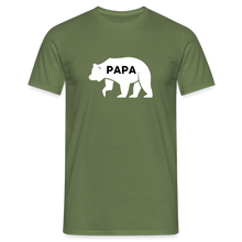 Charger l'image dans la galerie, Männer T-Shirt - Papa Bär - Militärgrün