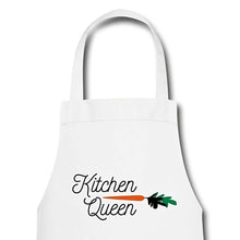 Carica l'immagine nel visualizzatore di Gallery, Weiße Küchenschürze für Damen mit Spruch Kitchen Queen und oranger Karotte
