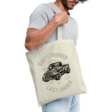 Afbeelding in Gallery-weergave laden, Stoffbeutel mit Vintage-Truck und Spruch „Built Stronger to Last Longer"