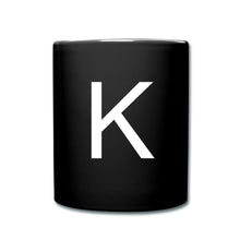 Charger l'image dans la galerie, Schwarze Tasse mit großem weißem Buchstaben K, minimalistisches Monogramm-Design