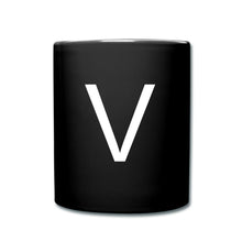 Ladda upp bild till gallerivisning, Schwarze Tasse mit großem weißem Buchstaben V im minimalistischen Design