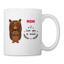 Lataa kuva Galleria-katseluun, Weiße Tasse mit Bären-Mama und Baby und Schriftzug „MOM I Love you so much“
