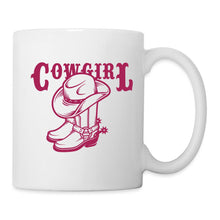 Afbeelding in Gallery-weergave laden, Pinke Cowgirl-Tasse mit Cowboyhut, Stiefeln und Sporen, Schriftzug „Cowgirl“