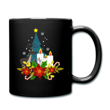 Carregar imagem no visualizador da galeria, Schwarze Tasse mit Weihnachtsbaum, Rentier, Kerzen und roten Weihnachtssternen