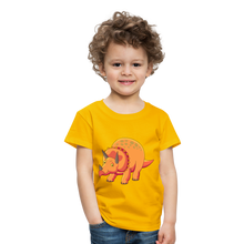 Load image into Gallery viewer, Kinder Premium T-Shirt - Dino Triceratops - Sonnengelb
