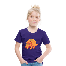 Load image into Gallery viewer, Kinder Premium T-Shirt - Dino Triceratops - Lila
