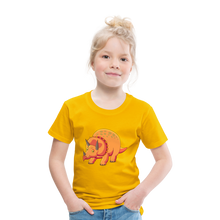 Load image into Gallery viewer, Kinder Premium T-Shirt - Dino Triceratops - Sonnengelb
