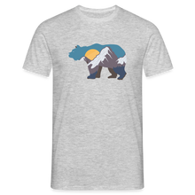 Load image into Gallery viewer, Männer T-Shirt mit Bär und Berg - Grau meliert
