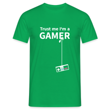 Carica l'immagine nel visualizzatore di Gallery, Männer T-Shirt - Trust me I'm a GAMER - Kelly Green
