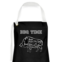 Afbeelding in Gallery-weergave laden, Schwarze Grillschürze mit Spruch BBQ TIME und Schwein-Teilstücke-Diagramm in Weiß
