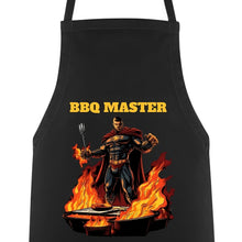 Afbeelding in Gallery-weergave laden, Schwarze Kochschürze BBQ MASTER mit Comic-Superheld in lodernden Grillflammen
