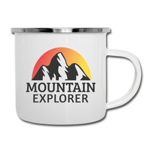 Ladda upp bild till gallerivisning, Weisse Emaille-Tasse mit Berggipfeln, Sonne und Schriftzug Mountain Explorer
