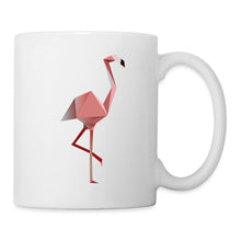 Indlæs billede til gallerivisning Weiße Tasse mit pinkem Flamingo im geometrischen 3D-Low-Poly-Design, ohne Text
