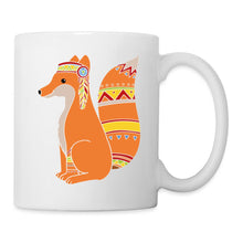 Carregar imagem no visualizador da galeria, Tasse mit Boho-Fuchs, Federschmuck und buntem Azteken-Muster am Schweif, ohne Text

