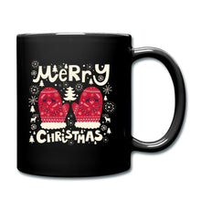 Indlæs billede til gallerivisning Schwarze Tasse mit roten Fäustlingen, Rentieren und Spruch Merry Christmas
