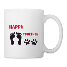 Indlæs billede til gallerivisning Weiße Tasse mit Fußabdrücken und Hundepfoten, Schriftzug Happy Together
