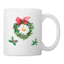 Charger l'image dans la galerie, Tasse mit Aquarell-Weihnachtskranz, roter Schleife, Stechpalme und Goldkugel
