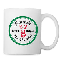 Załaduj obraz do przeglądarki galerii, Weiße Weihnachtstasse mit Rentier-Button und Spruch Santa's Little Helper Ho-Ho-Ho!
